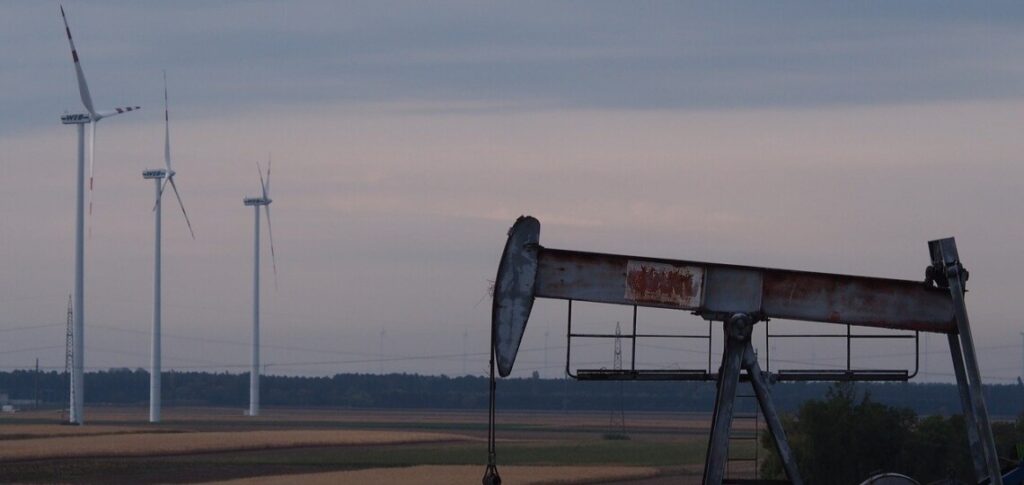 LdtBchyq-windmill-2722021_1280-1140×540.jpg