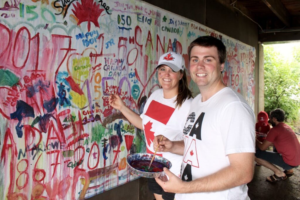 637990c6af1dc13acc0b82c5b82d6c34_CoreyMooreatMural.jpg