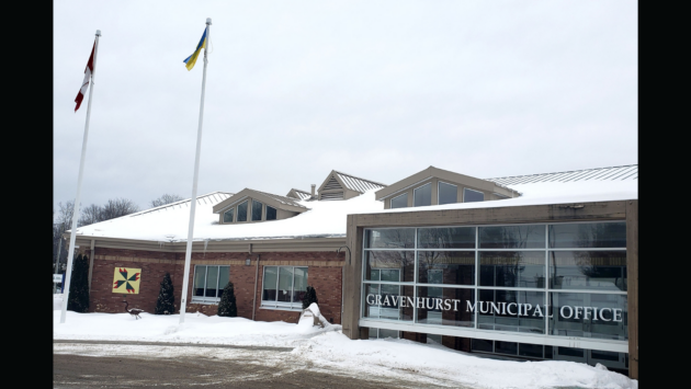 Gravenhurst hoists Ukrainian flag at Town Hall