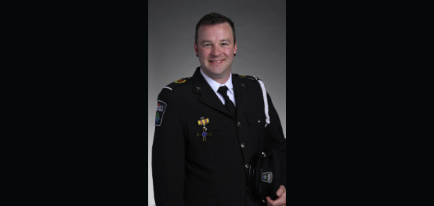 Muskoka paramedic receives Bravery Award for helping rescue family from fire