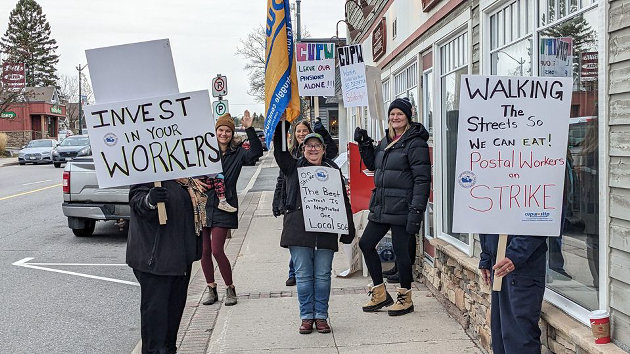 Canada postal workers on strike