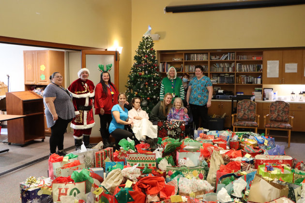 Area seniors have holiday wishes fulfilled thanks to Bracebridge Library patrons