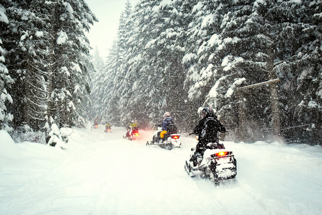 K6HtRgvU-snowmobiling-1024×683.jpg