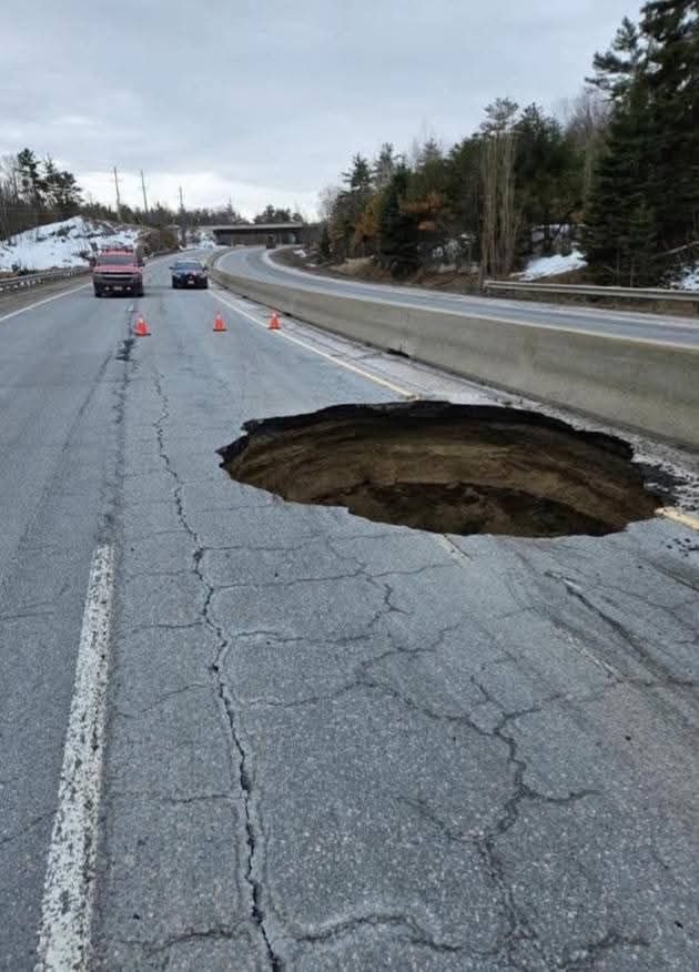 Massive sinkhole closes Hwy 11 in Gravenhurst - South Muskoka Doppler