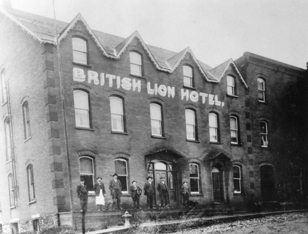 Old-British-Lion-Hotel.jpg
